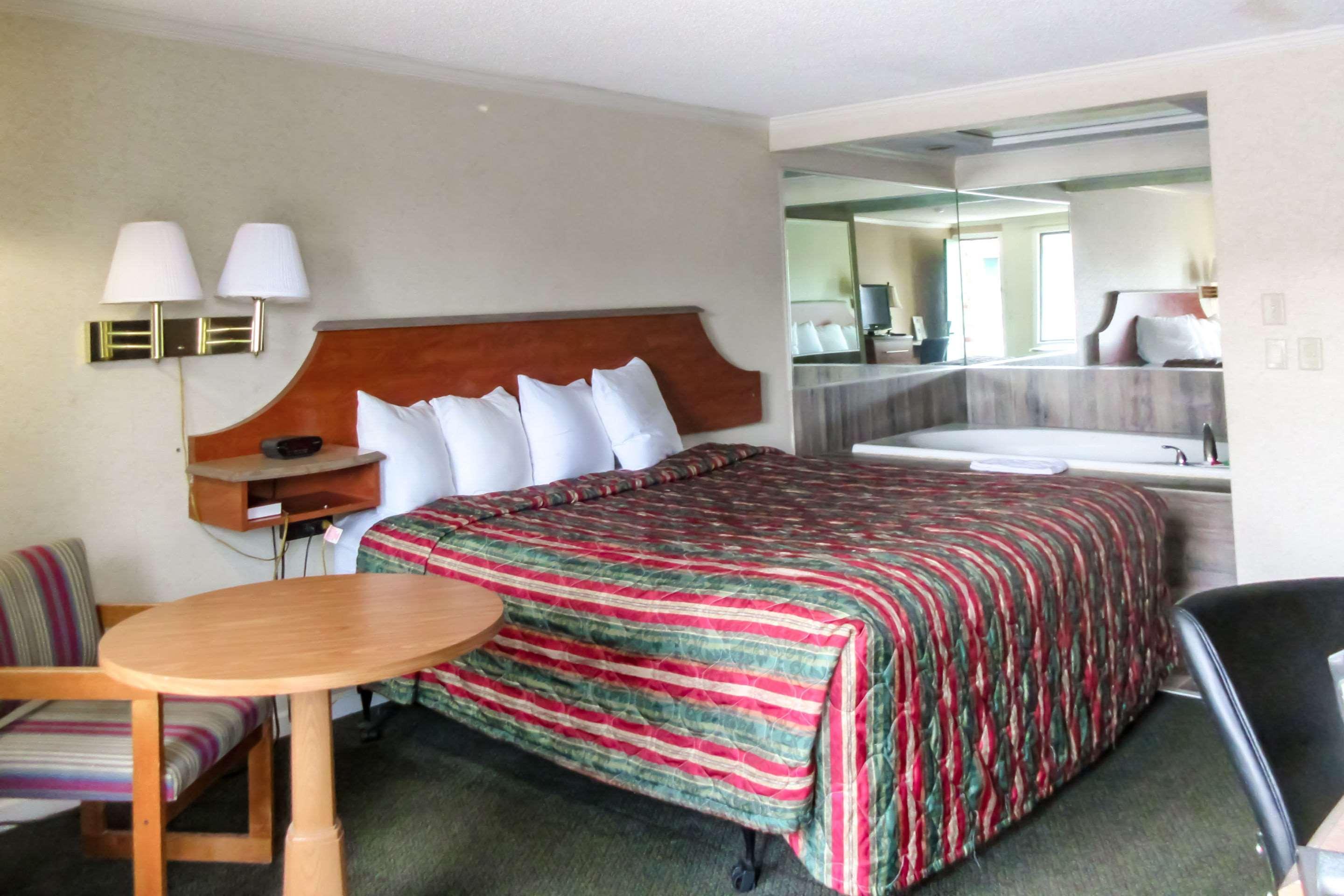 Days-Inn By Wyndham Liverpool-Syracuse Extérieur photo