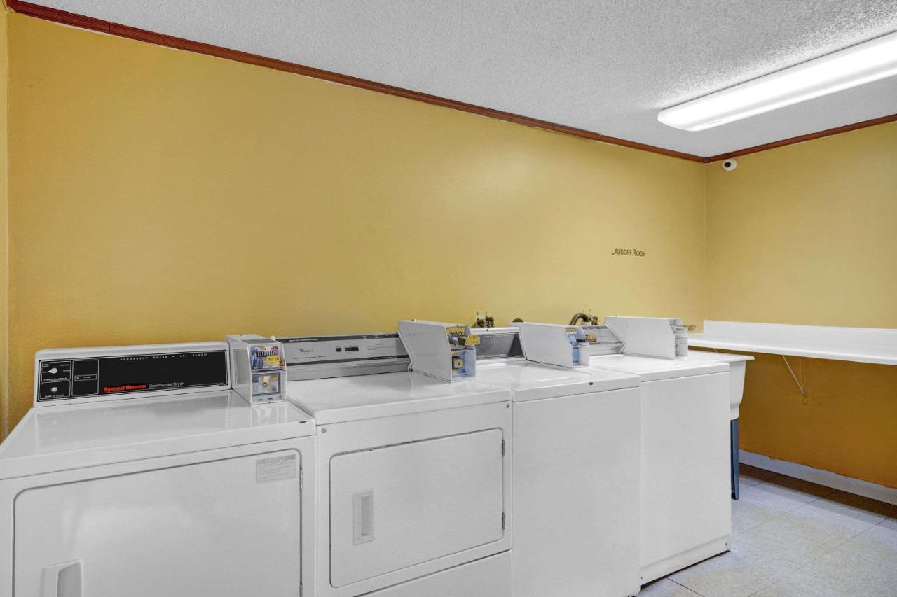 Days-Inn By Wyndham Liverpool-Syracuse Extérieur photo